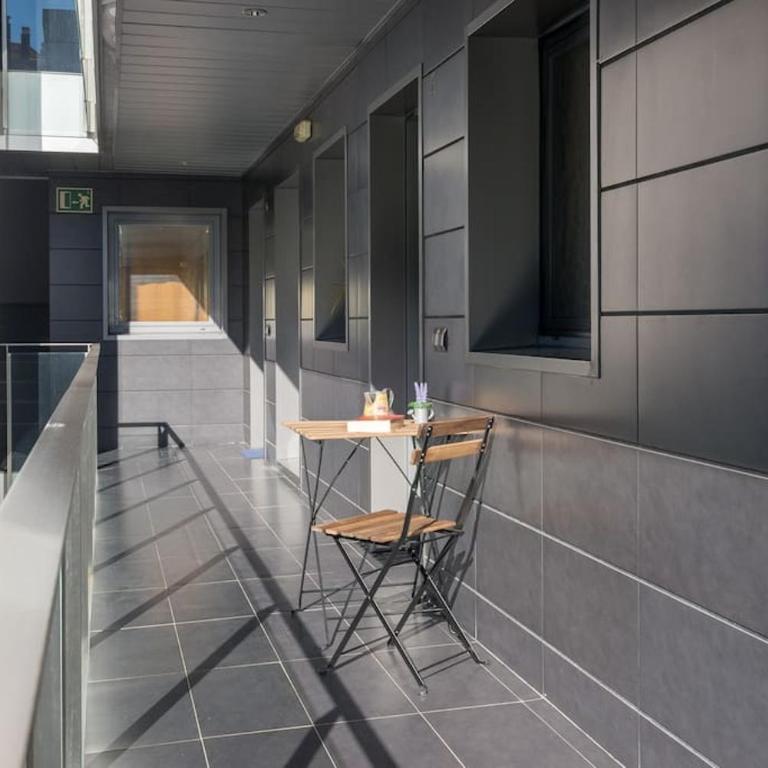 Loft Victoria - One-Bedroom Apartment - 25