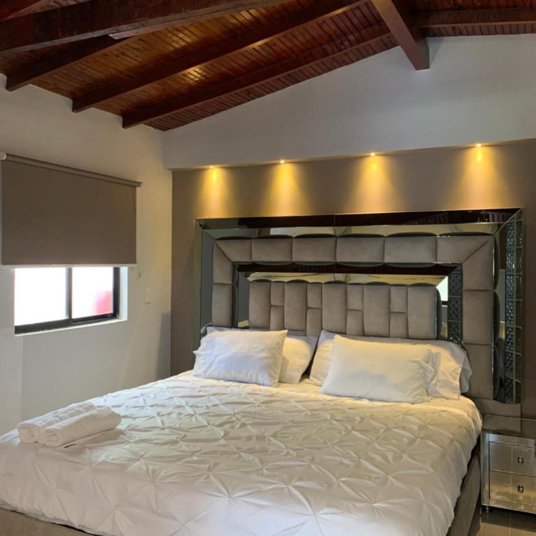 11 Bedroom-2 floors Apartment Jacuzzi & Rooftop Pool at Poblado - Apartamento con balcón - 13