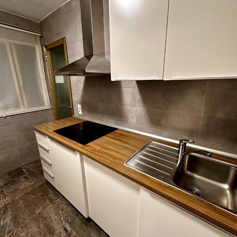 Céntrico Apartamento en Benidorm - Three-Bedroom Apartment - 15