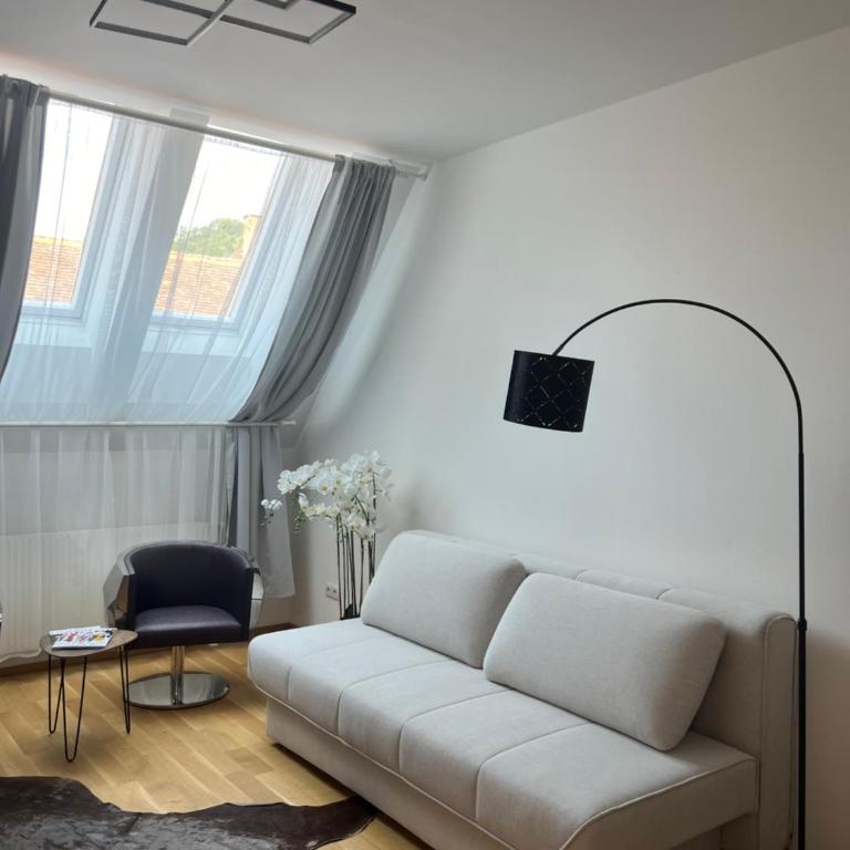 "Home-Suite-Home" im historischen Zentrum von Hartberg - Apartment mit 1 Schlafzimmer - 2