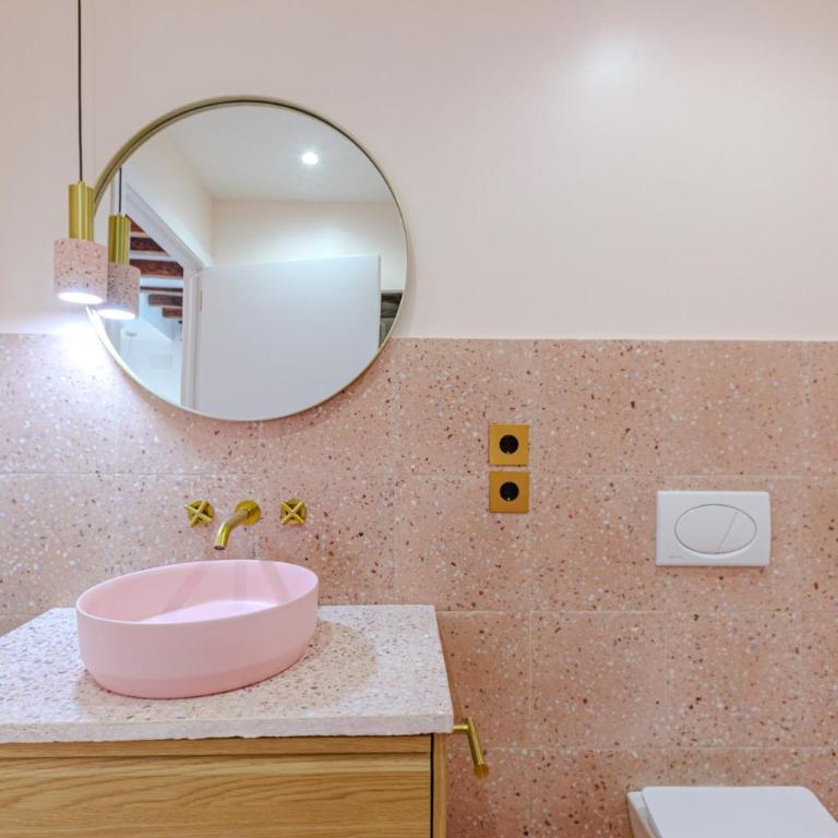 Glamorous pink studio in city center - One-Bedroom Apartment - 17
