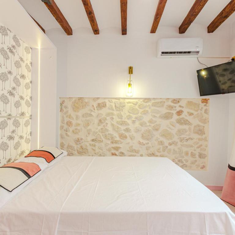 Glamorous pink studio in city center - One-Bedroom Apartment - 24
