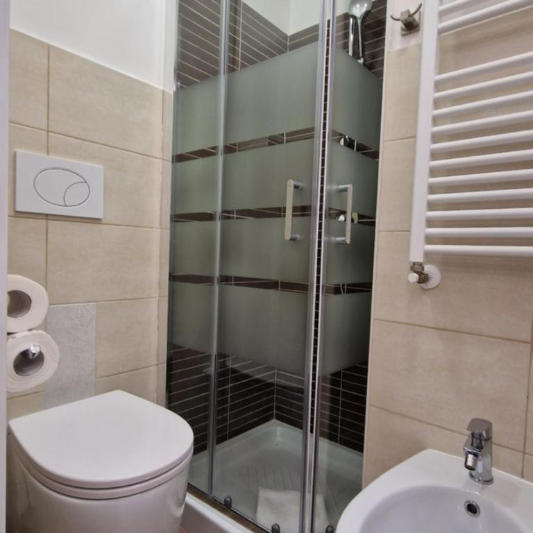 Susy's Guest House - Room Colosseo - Camera Matrimoniale con Bagno Privato - 6