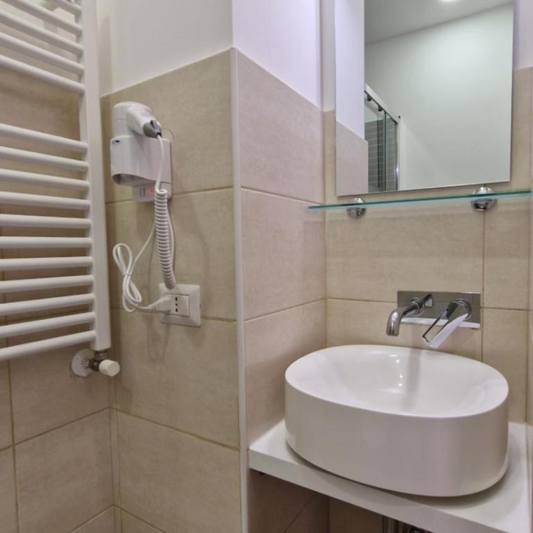 Susy's Guest House - Room Colosseo - Camera Matrimoniale con Bagno Privato - 5