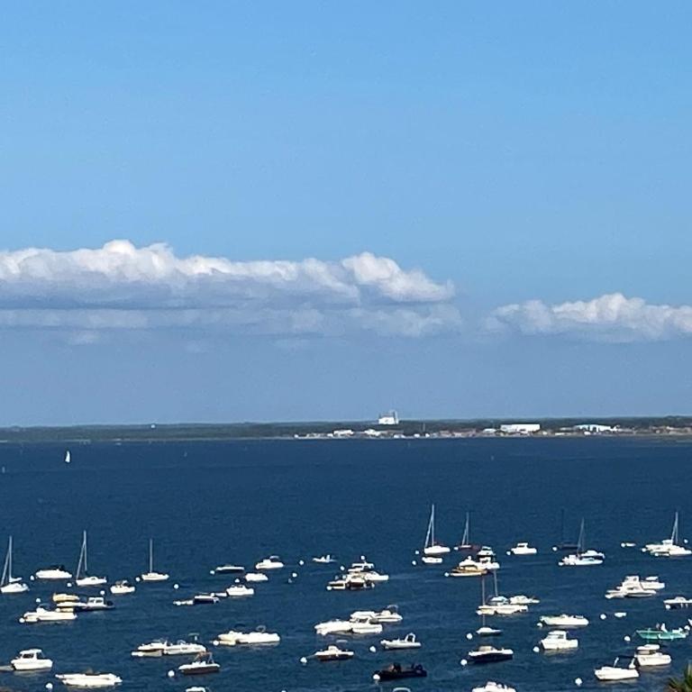 Aux pieds des plages, du port, de la piste cyclable et des commerces de proximité, un studio au dernier étage avec une vue panoramique sur le Bassin d'Arcachon, entièrement rénové, dans une résidence avec piscine - Studio with Balcony - 12
