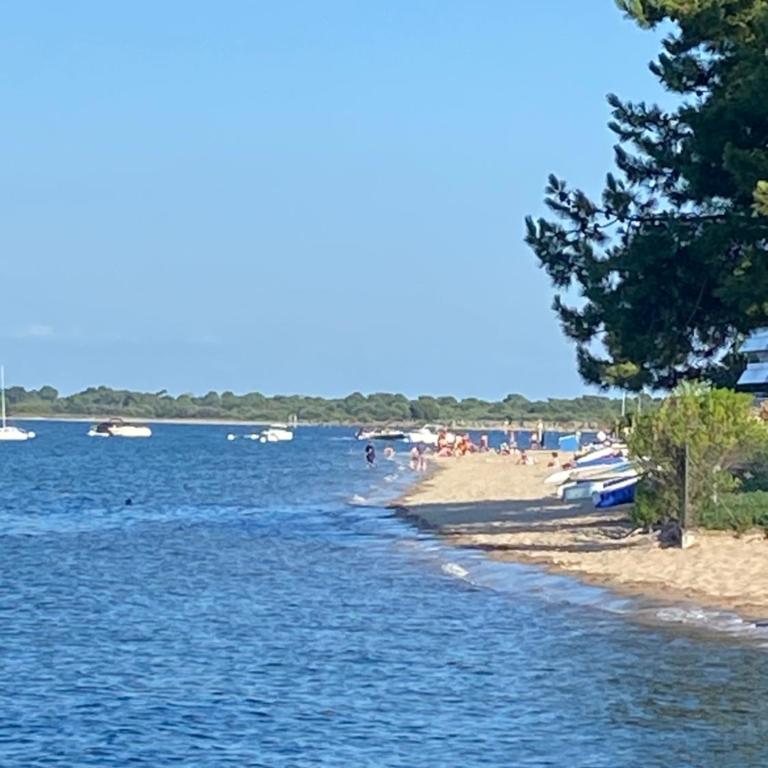 Aux pieds des plages, du port, de la piste cyclable et des commerces de proximité, un studio au dernier étage avec une vue panoramique sur le Bassin d'Arcachon, entièrement rénové, dans une résidence avec piscine - Studio with Balcony - 30