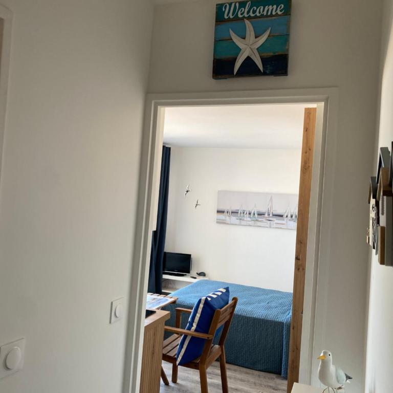 Aux pieds des plages, du port, de la piste cyclable et des commerces de proximité, un studio au dernier étage avec une vue panoramique sur le Bassin d'Arcachon, entièrement rénové, dans une résidence avec piscine - Studio with Balcony - 17