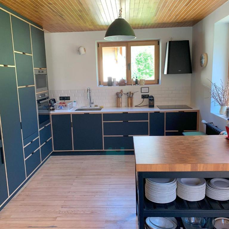 Chalet ensoleillé avec balcon et poêle à bois - FR-1-464-163 - Chalet 3 Chambres - 4
