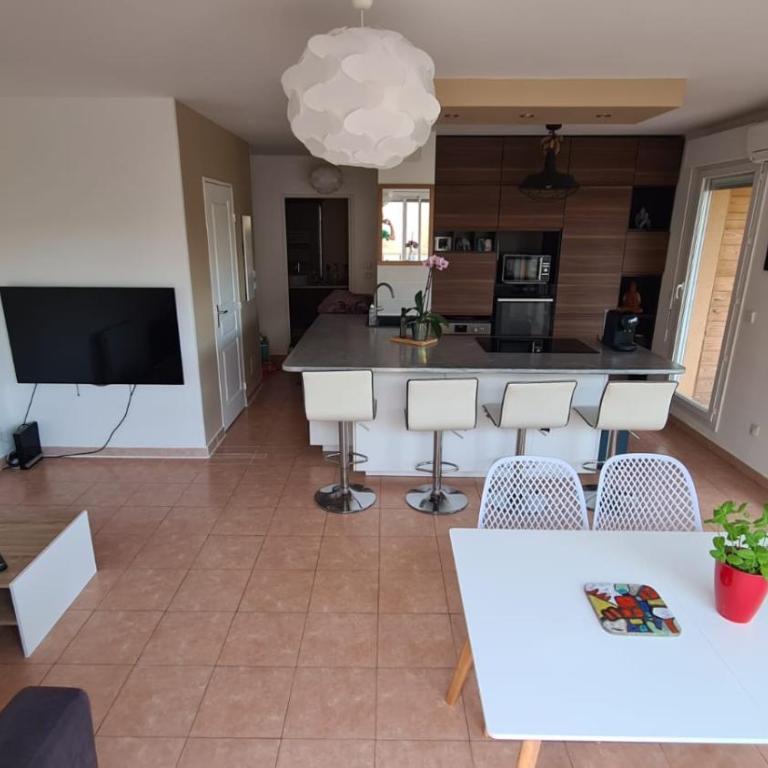 Coin de paradis, piscine, parking, terrasse - Appartement 1 Chambre - 26