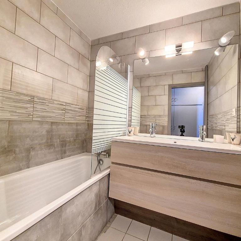 Appartement rénové 3 pièces avec WIFI au centre de la station - FR-1-344-1083 - Apartment - 17