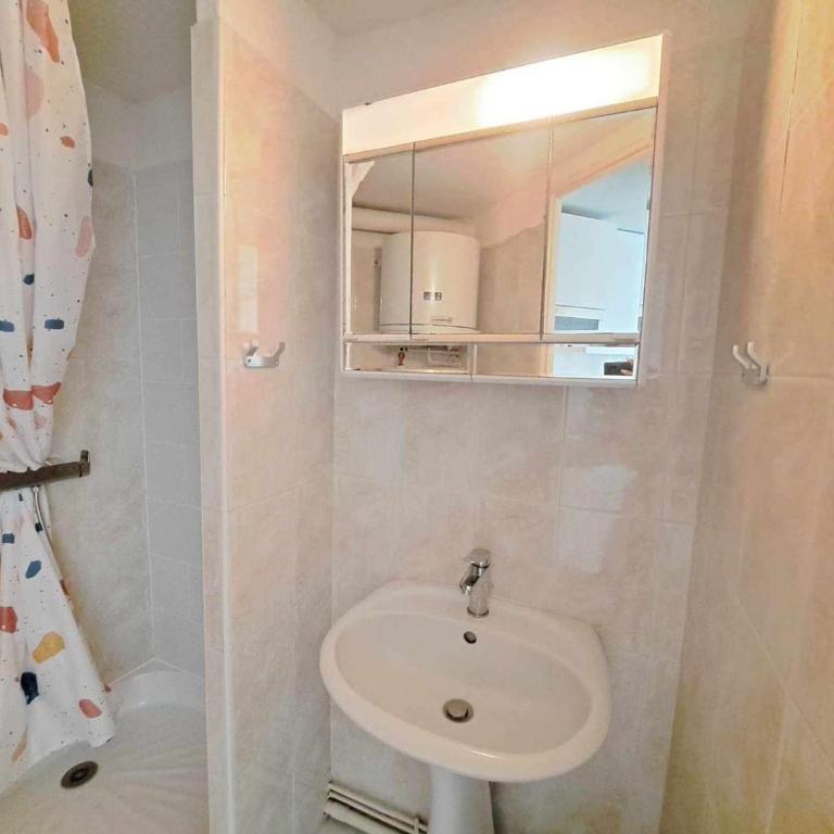 Accès direct plage! Charmant T2 mezzanine avec terrasse et parking privé - FR-1-326-833 - Appartement - 11
