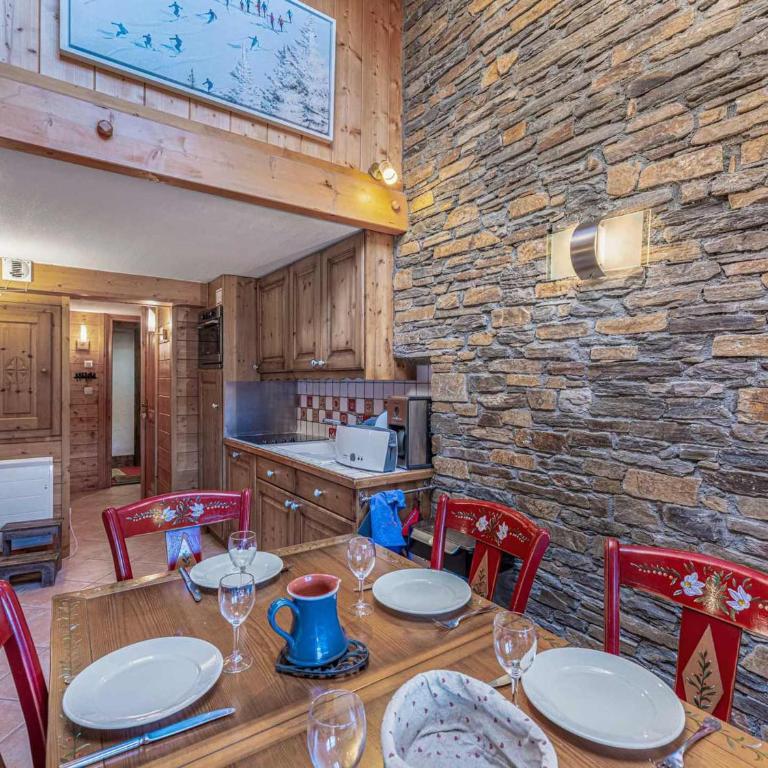Duplex avec cheminée, proche pistes et village, spa inclus - FR-1-566-70 - Apartamento - 4