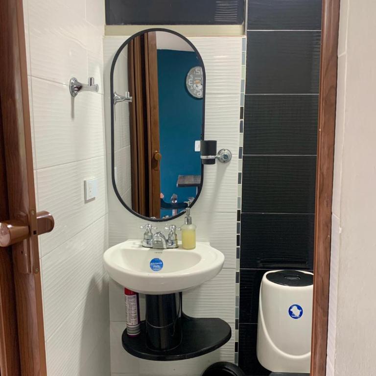 Estudio en 3 piso - Con todo lo necesario al norte de la Cali. - Apartamento de 1 dormitorio - 6
