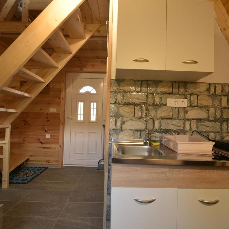 Mountain Paradise Cabins - One-Bedroom House - 7