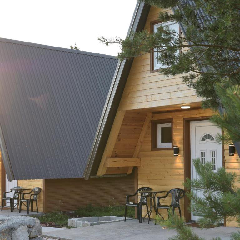 Mountain Paradise Cabins - One-Bedroom House - 3