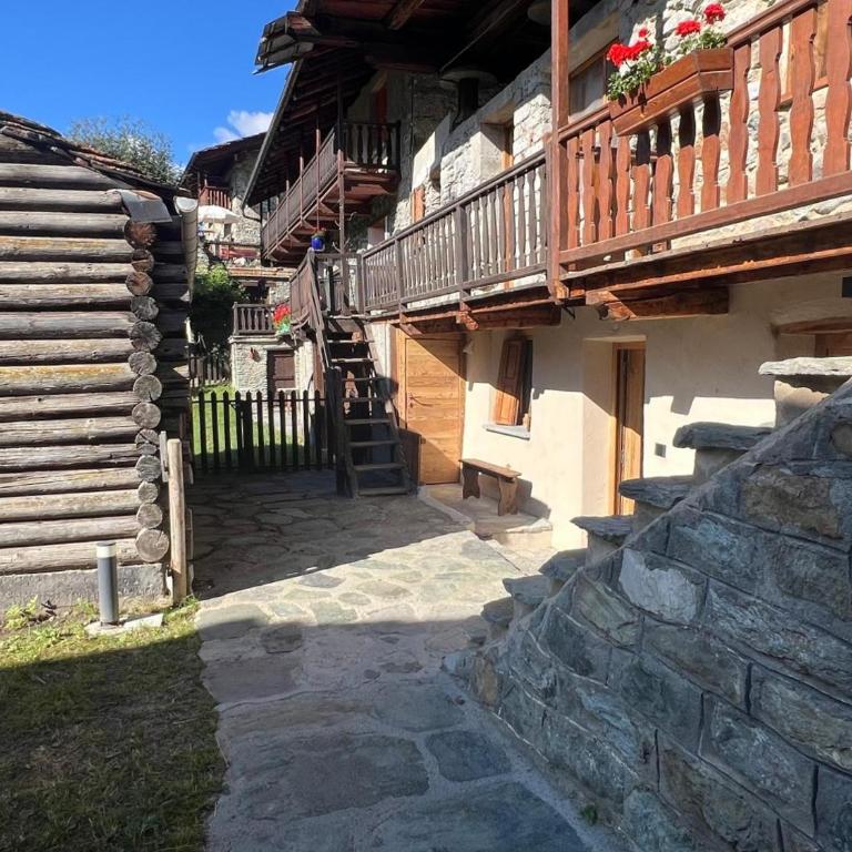 JOIVY Modern family chalet with stunning mountain views - Three-Bedroom Apartment with Montain View - 8