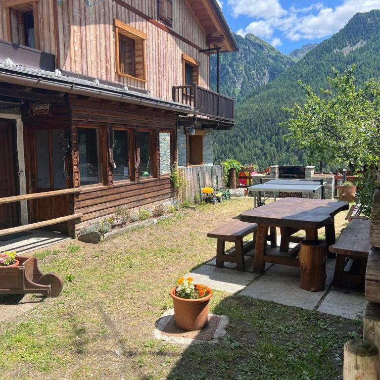 JOIVY Modern family chalet with stunning mountain views - Three-Bedroom Apartment with Montain View - 4