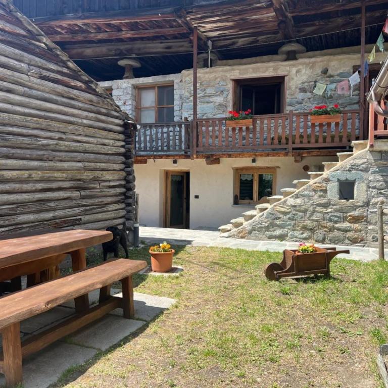 JOIVY Modern family chalet with stunning mountain views - Three-Bedroom Apartment with Montain View - 11