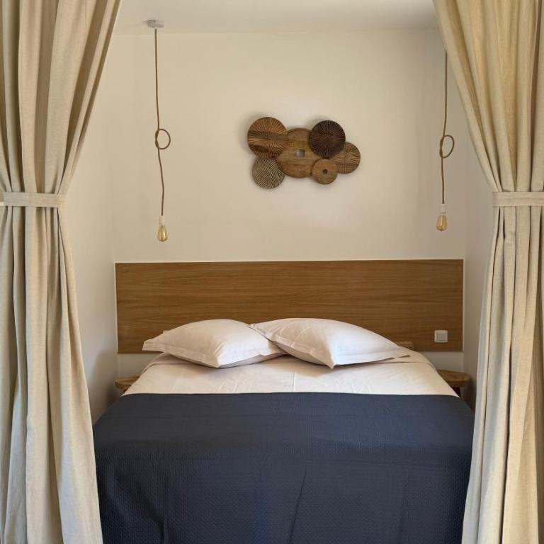 HomeStay Bormes - Studio - Vue sur Piscine - 1er Étage - 4