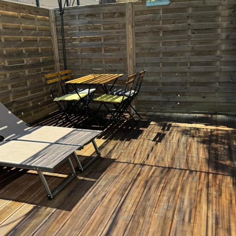HomeStay Bormes - Studio - Vue sur Piscine - 1er Étage - 6