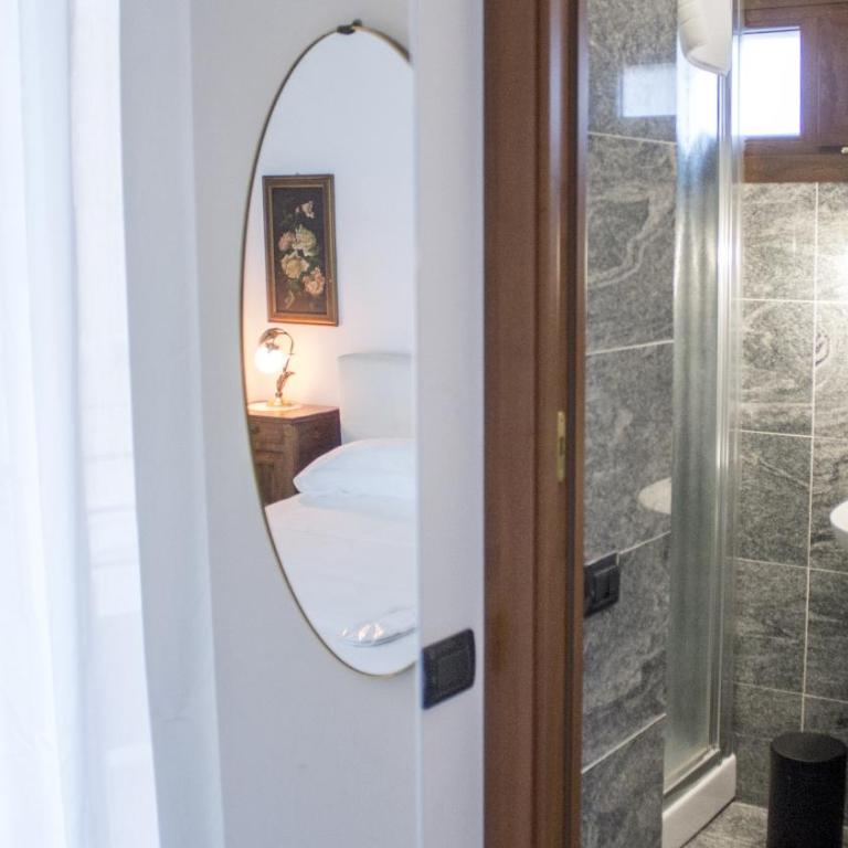Aiello Suites Milan - Camera Matrimoniale con Balcone - 9