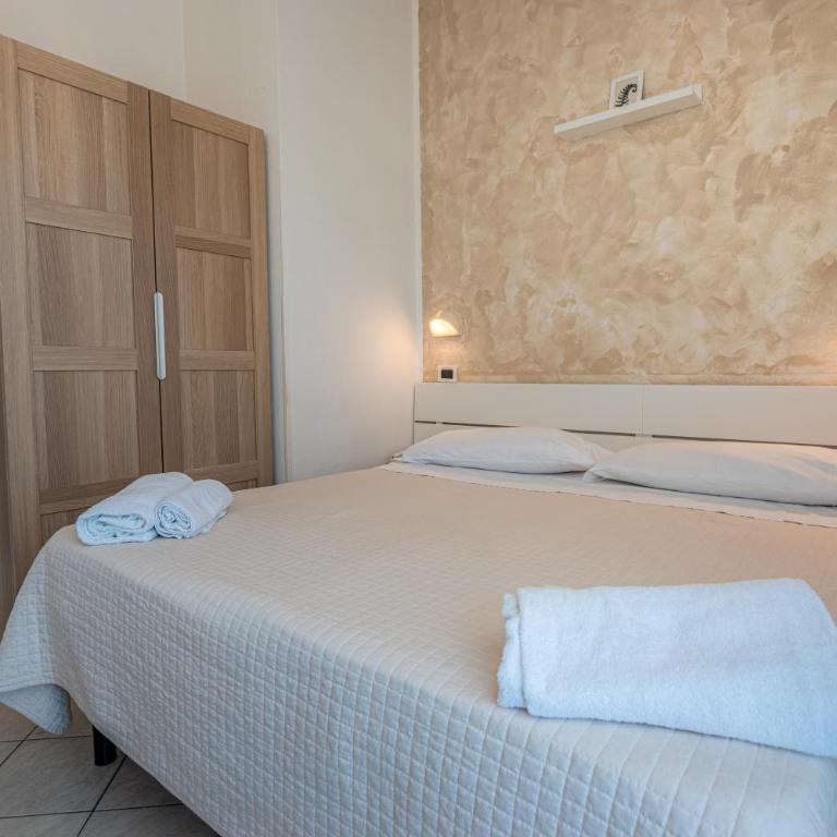 HOTEL JOHN - Camera Matrimoniale - 6