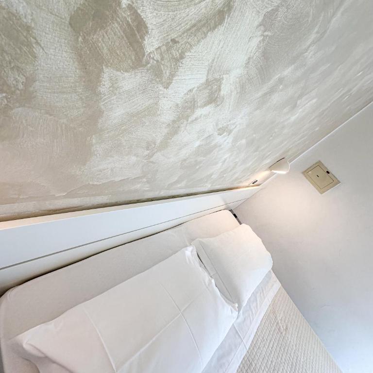 HOTEL JOHN - Camera Tripla - 10