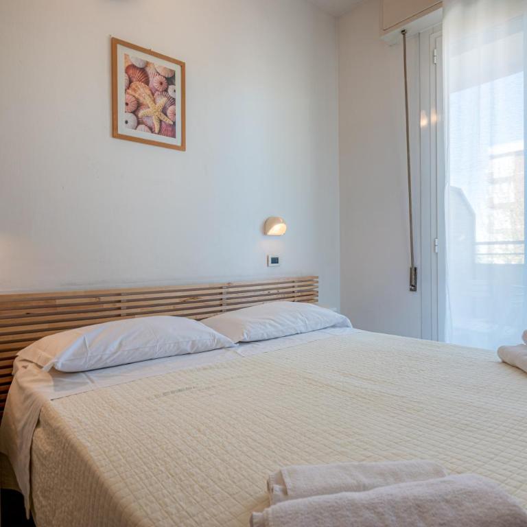 HOTEL JOHN - Camera Matrimoniale - 8