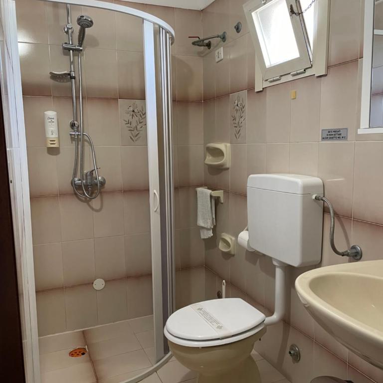 Albergo Europa - Camera Quadrupla - 8