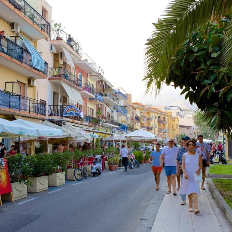 Savoca Apartment - Three-Bedroom Premium Apartment - 11