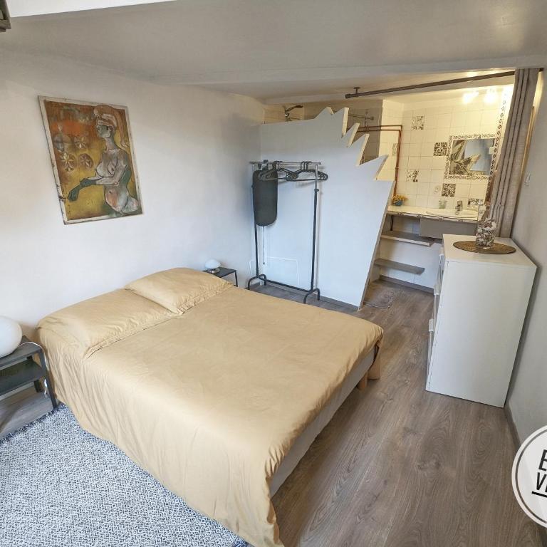Lumineux Duplex dans l'écusson Nîmois - Atypique Wifi Hyper centre - Apartamento de 1 dormitorio - 2