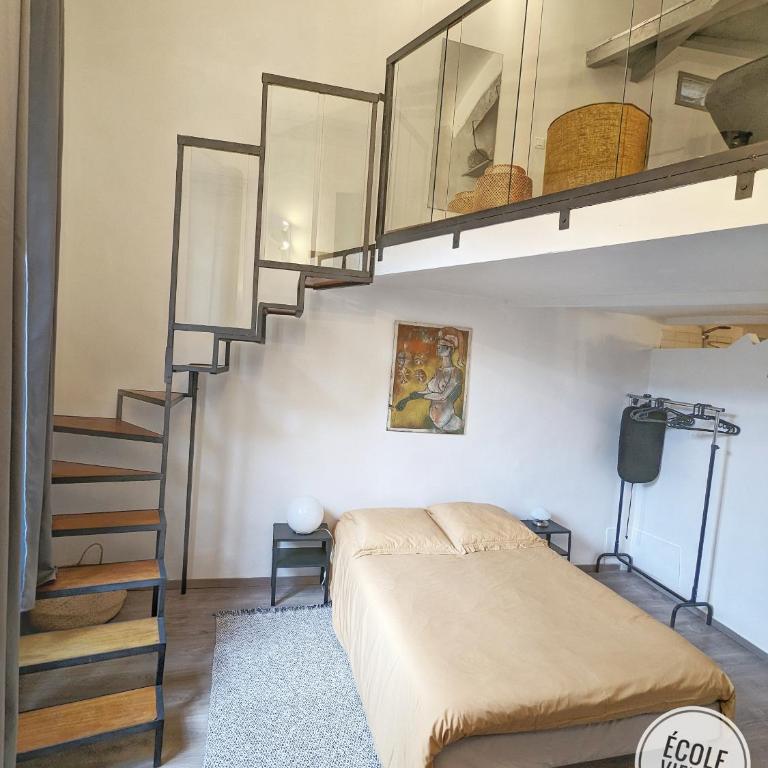 Lumineux Duplex dans l'écusson Nîmois - Atypique Wifi Hyper centre - Apartamento de 1 dormitorio - 1