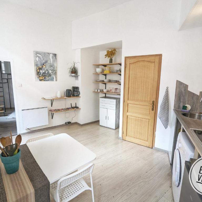Lumineux Duplex dans l'écusson Nîmois - Atypique Wifi Hyper centre - Apartamento de 1 dormitorio - 11