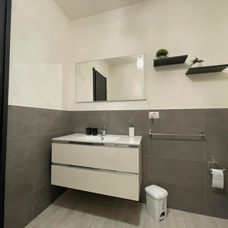 Citta&Aeroporto Black and White - Appartamento con 2 Camere da Letto - 3