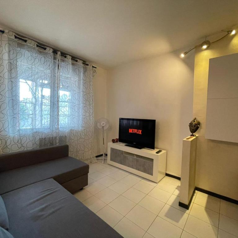 Citta&Aeroporto Black and White - Appartamento con 2 Camere da Letto - 1