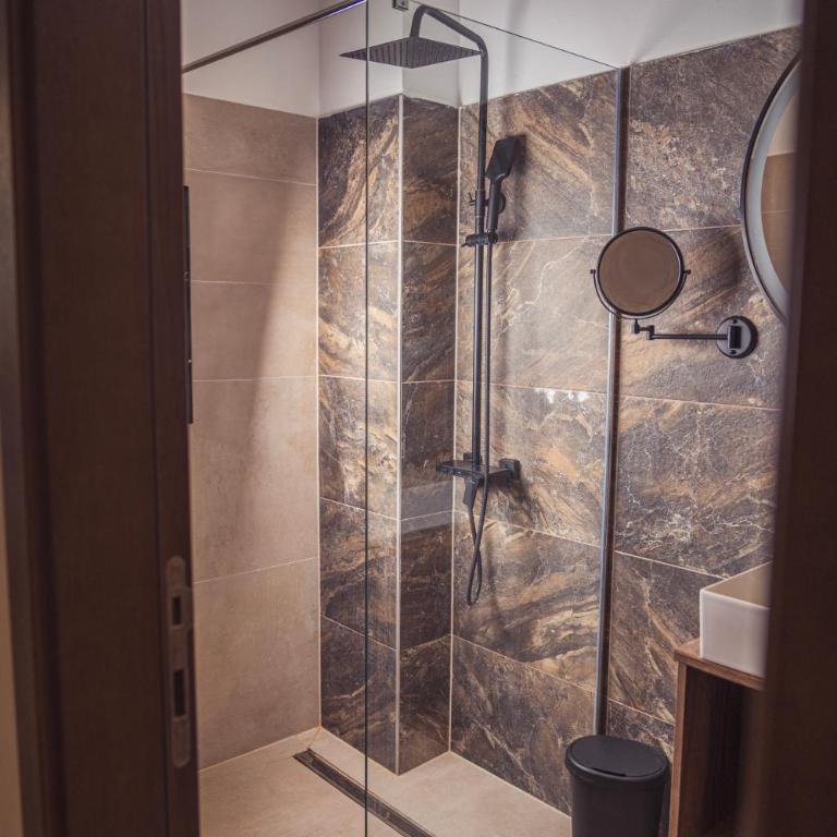 Hotel Tazz - River Front Oasis Collection - Superior Double Room - 5