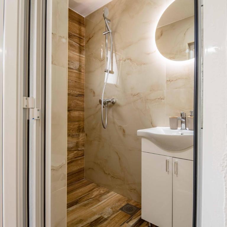 Sumice Inn - Dvokrevetna Soba sa Bračnim Krevetom i Balkonom - 2