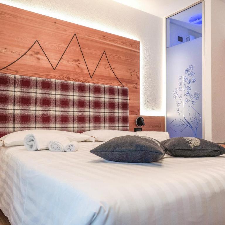 Hotel La Perla - Large Double Room - 1