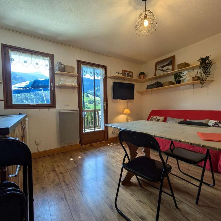 Charmant studio 19m², idéal 3 pers, avec terrasse et parking, proche commerces et navette ski - Studio - 7