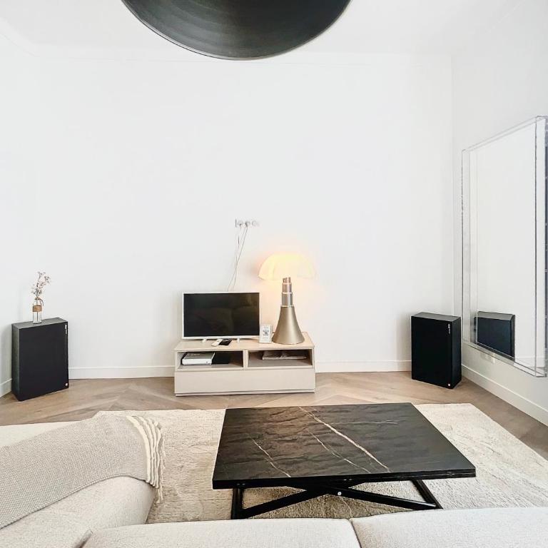 Cannes Vidal Rue Antibes SNCF station 2 mn 1 BR quiet building hyper center Olam Properties - Apartamento - 7