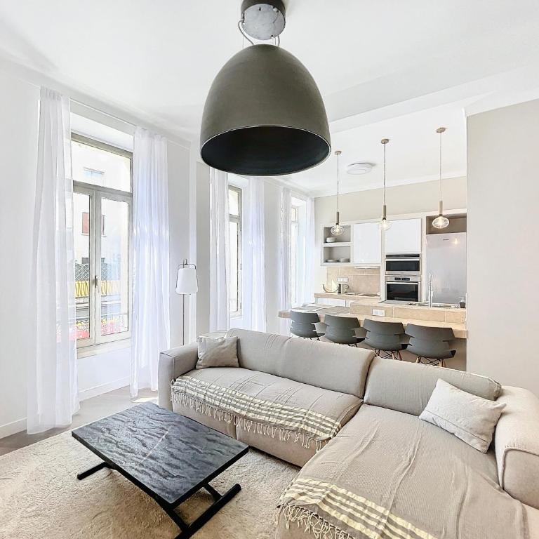 Cannes Vidal Rue Antibes SNCF station 2 mn 1 BR quiet building hyper center Olam Properties - Apartamento - 1