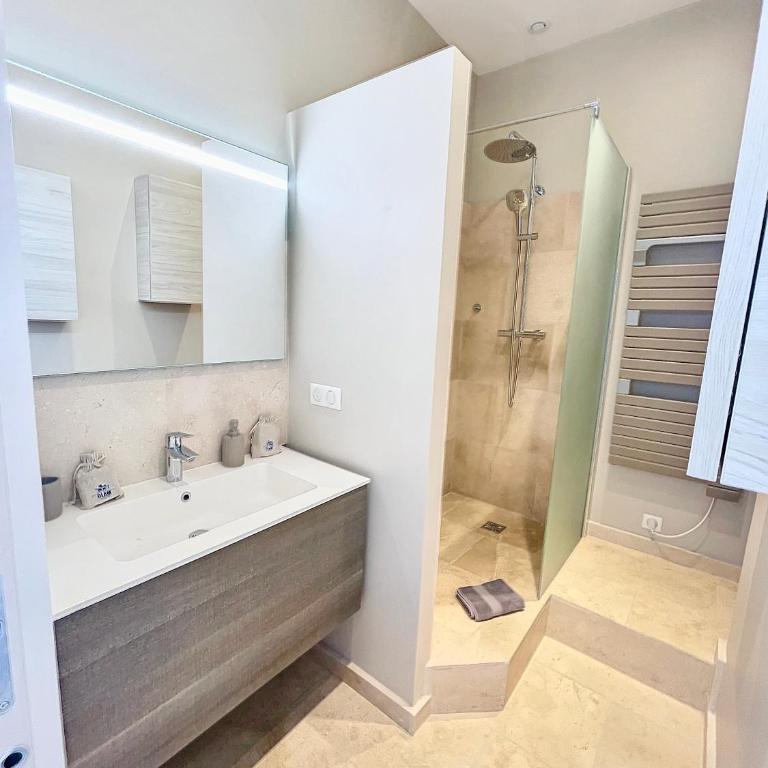 Cannes Vidal Rue Antibes SNCF station 2 mn 1 BR quiet building hyper center Olam Properties - Apartamento - 11