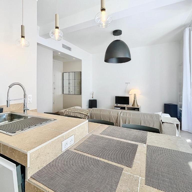Cannes Vidal Rue Antibes SNCF station 2 mn 1 BR quiet building hyper center Olam Properties - Apartamento - 16