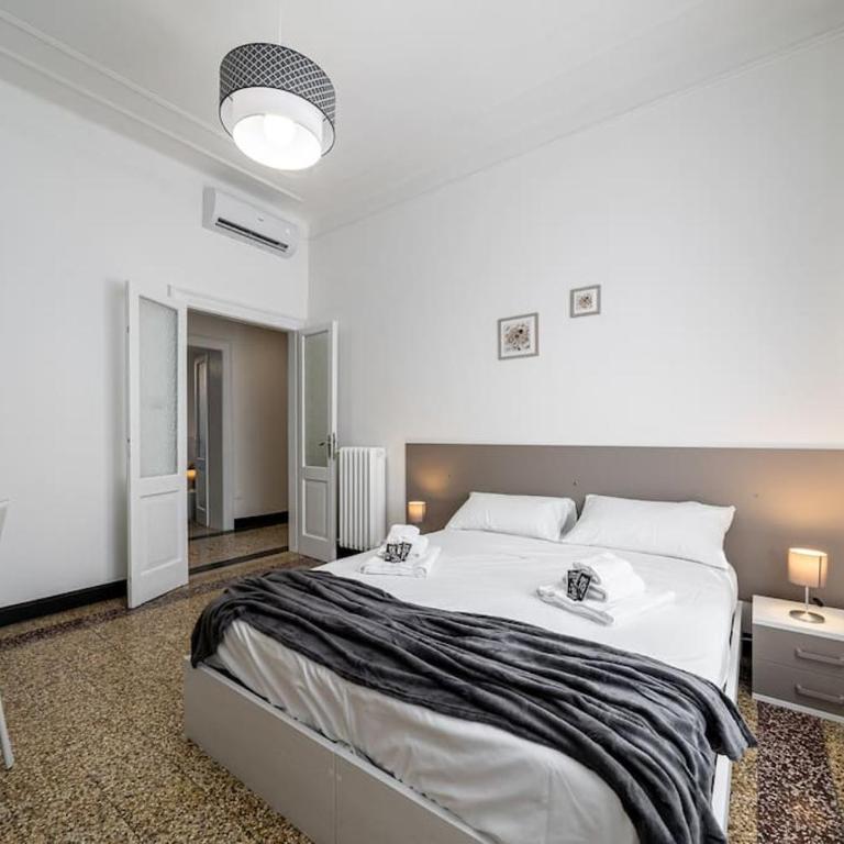FERRARI - Stazione e centro città - Appartamento con 3 Camere da Letto - 1