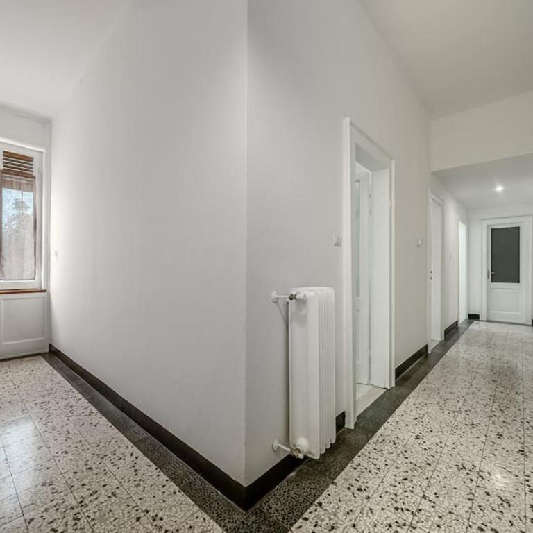 FERRARI - Stazione e centro città - Appartamento con 3 Camere da Letto - 6