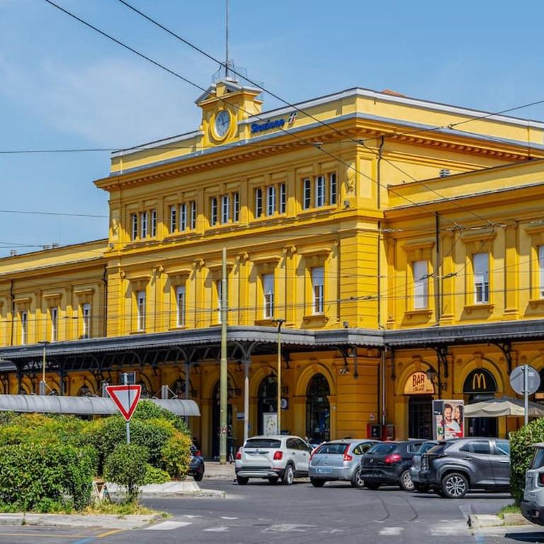 FERRARI - Stazione e centro città - Appartamento con 3 Camere da Letto - 34