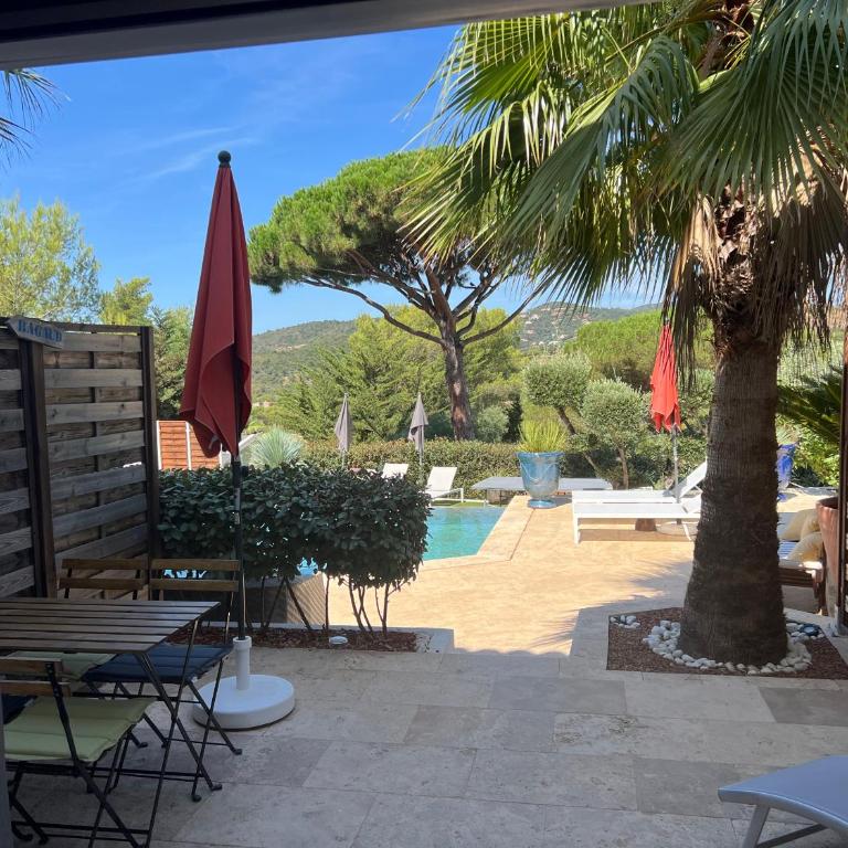 HomeStay Bormes - Studio - Vue sur Piscine - Rez-de-Chaussée - 4