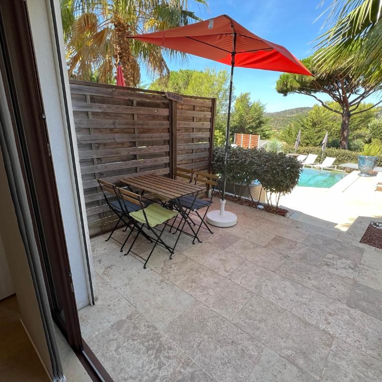 HomeStay Bormes - Studio - Vue sur Piscine - Rez-de-Chaussée - 3
