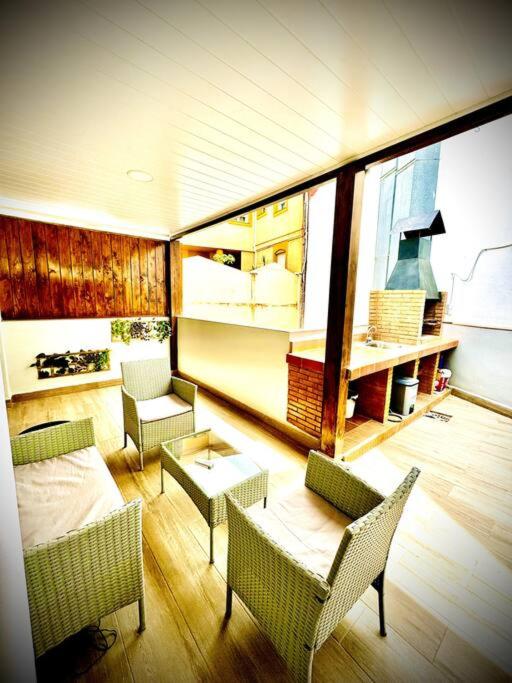 Central Flat Terrace & BBQ - Appartement 2 Chambres - 32