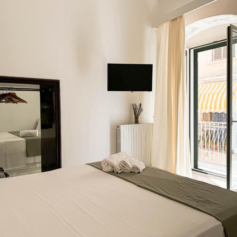 Bed & Breakfast Locanda Trani - Camera Matrimoniale con Balcone - 4